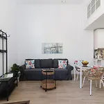 Homeforguest Precioso En El Centro De דירה
